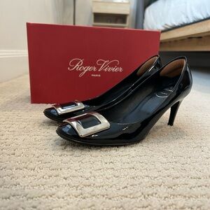 Roger Vivier Trompette Metal Buckle Pumps in Patent Leather